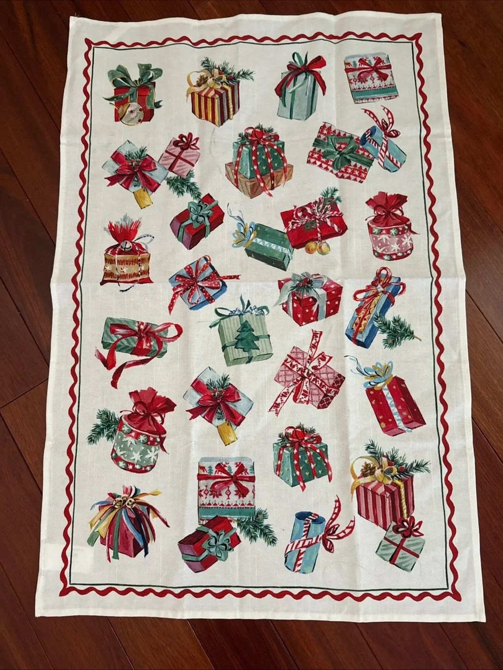 Sur La Table Kitchen Towel Christmas Present Design 20x30 In 100% Cotton NWOT